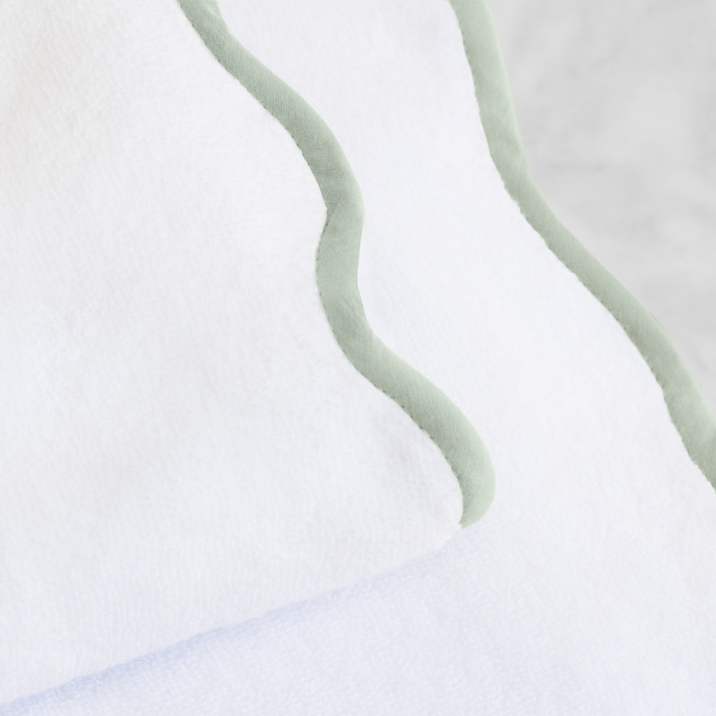 Green Scalloped Plush White Bath Sheet