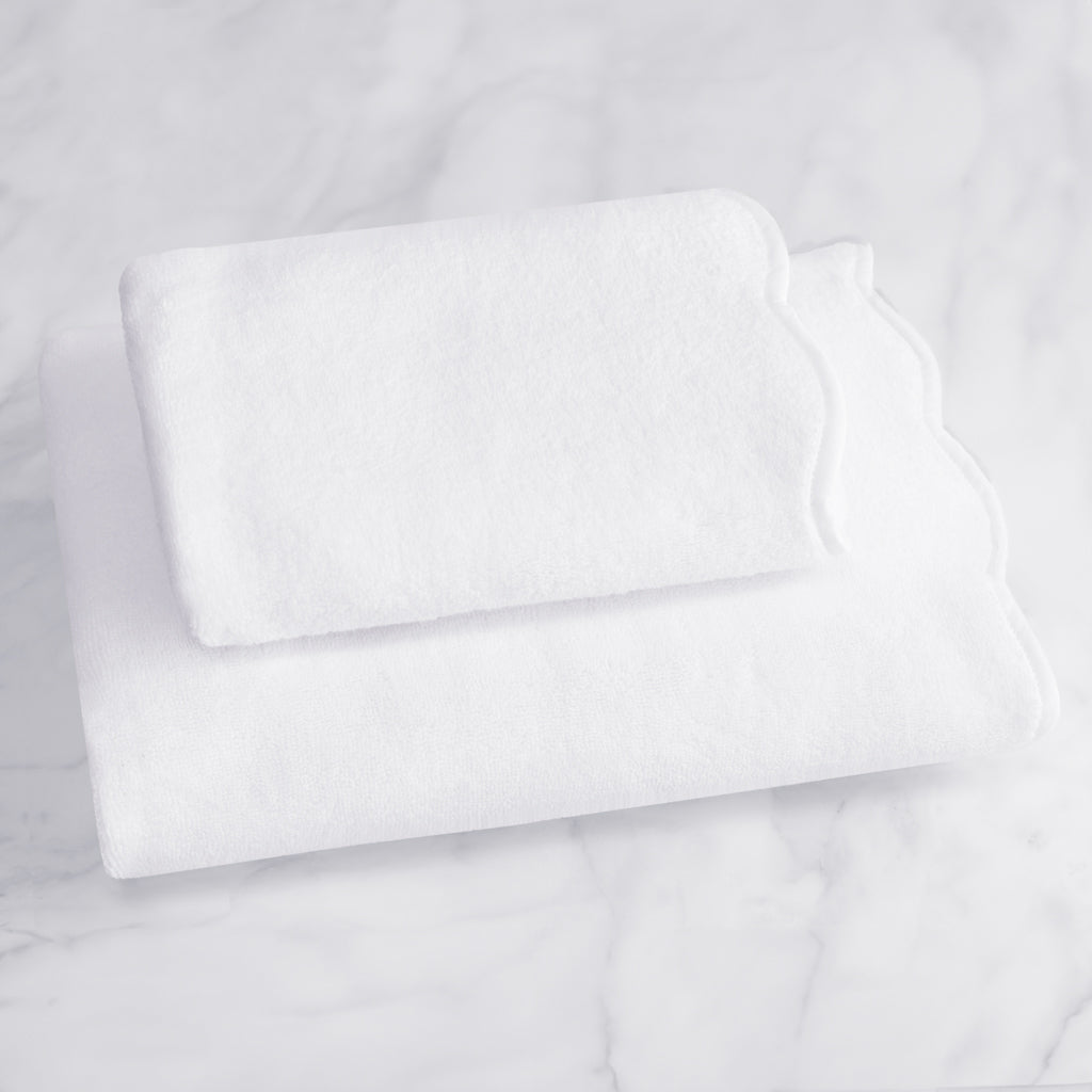 White Scalloped Plush White Towel Essentials Bundle (2 Wash + 2 Hand + 2 Bath Towels)